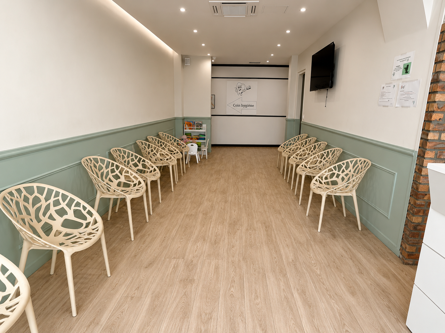 Salle d'attente lumineuse